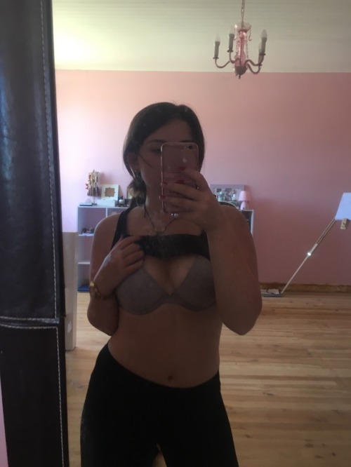 perfectlittlegirllll: Dm me or @altaccount1991 for my nudes