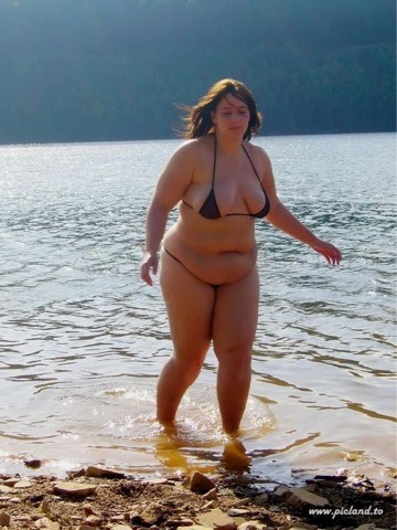 hugegirls:  Find her and other hot chubby girls HERE ;) http://hugegirls.tumblr.com/