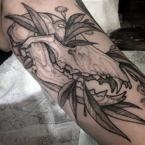 nomicheese:building a sleeve with skulls and foliage. Thank you!  (at Gastown Tattoo Parlour)