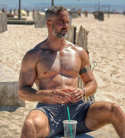 gaydaddypost:  Local gay sex personals: http://bit.ly/29dpUy0