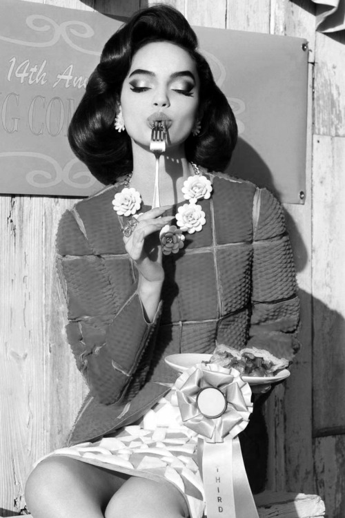 a-n-g-u-i-s-e-t-t-e:  senyahearts:  Luma Grothe “In Forma Perfetta (In Perfect Shape)” for Glamour Italia, April 2014.  Photographed by: Greg Lotus  . 
