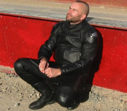 ourwbleather64you:  Mmmmm GREAT LEATHER BIKER !!!!