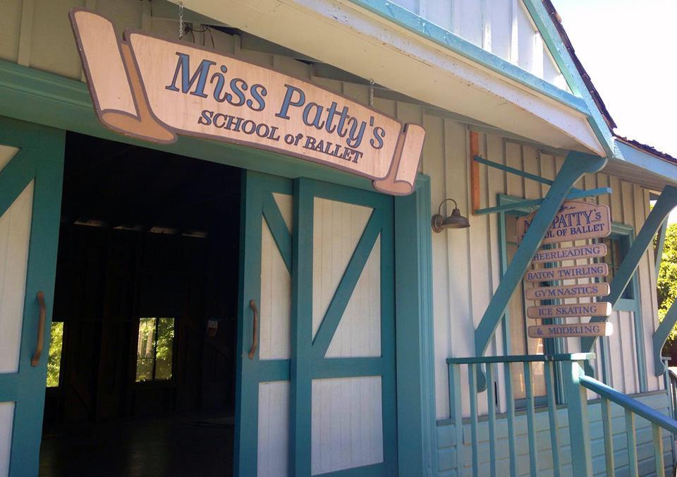 alyssinmymind:  Welcome back Stars Hollow ♥ ps. THANKS KimR. for the photos  