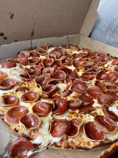 foodmyheart:Look at this pizza I ate Source: