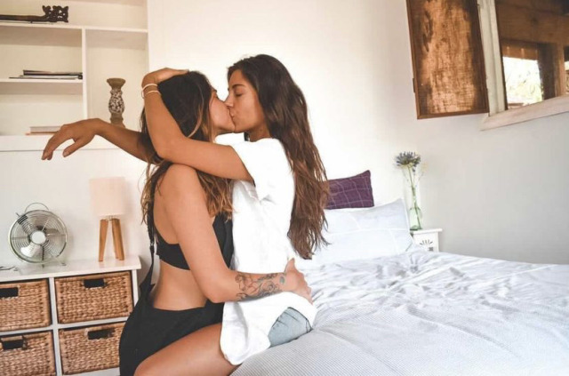 Sex lesbiankisses:unnoticed.love pictures