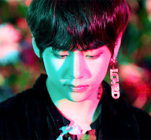 dianaofthemyscira:KIM TAEHYUNG; BTSSingularity; Love Yourself 轉 Tear (2018)