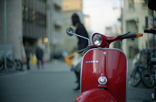 luz-natural: Cherry Vespa