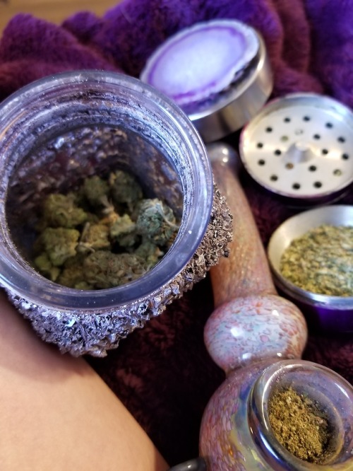 dabakin-cloudblower:  Crystallized Agate Stash Jar💜