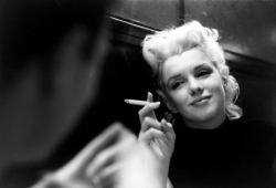 adreciclarte:  Marilyn Monroe by Ed Feingersh, New York 1955 