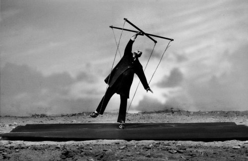 Etre maître de soi (Controling Oneself), Gilbert Garcin, 1999