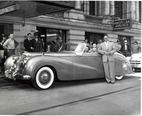 misterlemonzafterlife:  anyskin:James Melton (opera singer and movie star) with his 1950 Daimler DE36 Hooper Drophead Coupe https://MisterLemonzAfterlife.tumblr.com/archive