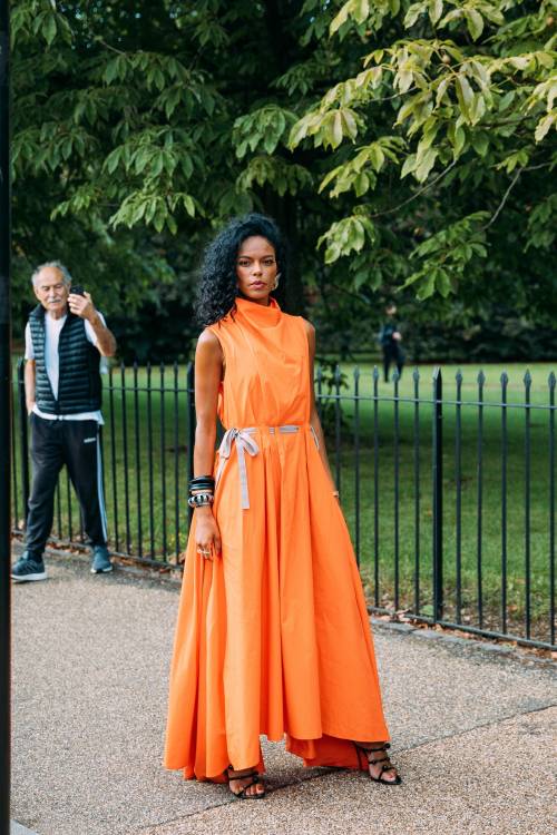 Orange brights see on the streets of London by Style du Monde 