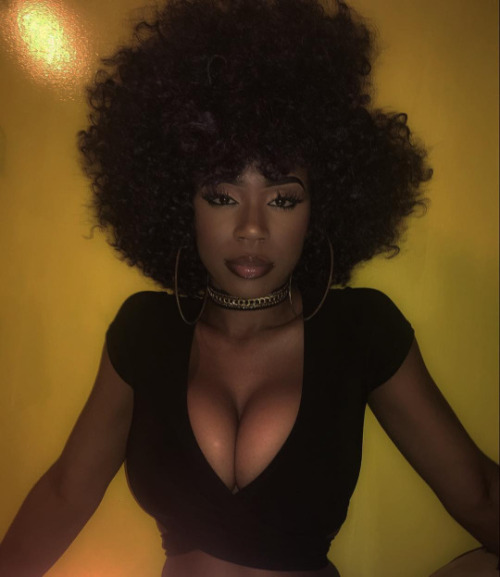blackfitnessrocks: casanovagold: Uche Mba  Beautiful