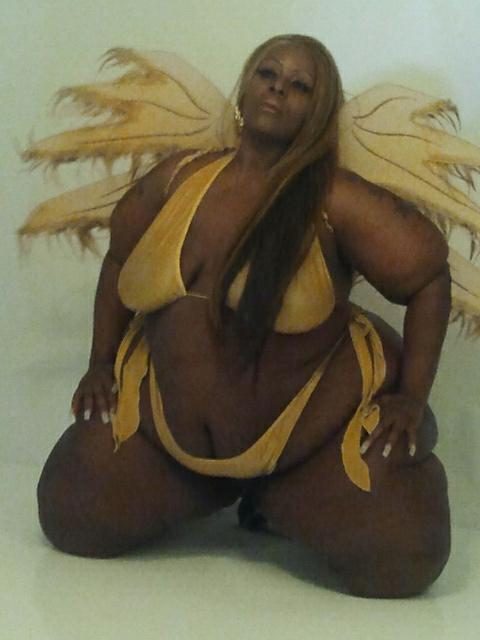 http://supersizebbw.tumblr.com/post/88362805622