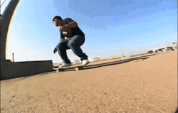 insidiousgrim:  betterskatethannever:  Daewon Song // Almost: Round 3  So steezy  Whoa!