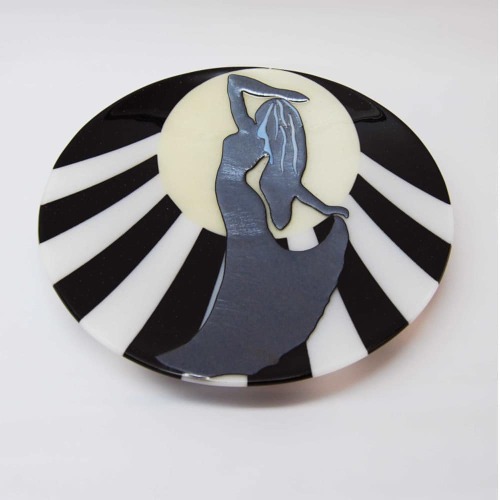 ‘Moonstruck’ by Laura Hart This art platter is a fabulous example of the power of a mono