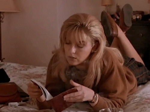 Laura Palmer (Twin Peaks) // Dennis Reynolds (It's Always Sunny In Philadelphia)