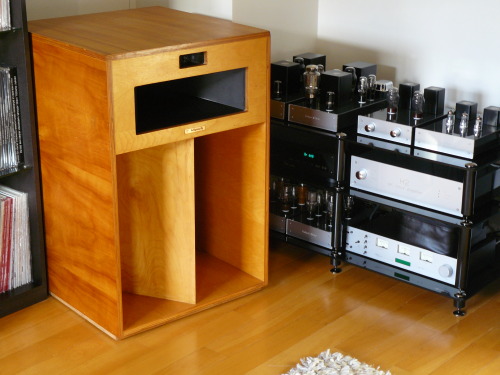 adidaskoln:  halgorythme:  This is my new audiophile system. Klipsch La Scala 1975 hi efficiency speakers Halgorythme SE 45 2W monoblocks amplifier Halgorythme PSE CV181 line preamplifier with full tubes power supply  Halgorythme MM phono preamplifier