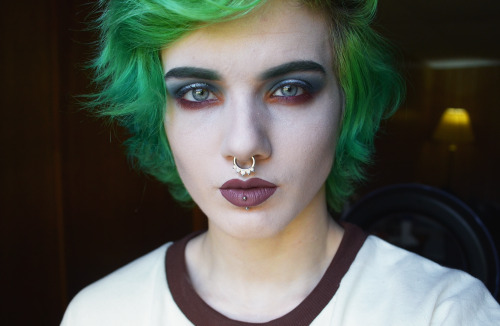 spectredeflector:  ★UNLOCK THA COOL HAIR★(THERE’S A BUNDLE SALE FOR GREEN + YELLOW GOIN’ ON FOR ST. PATTY’S RIGHT NOW!) Today’s makeup with and without a lip~ The color pallet was inspired by Vileplume.  Lipstick is “Androgyny” by Jeffree