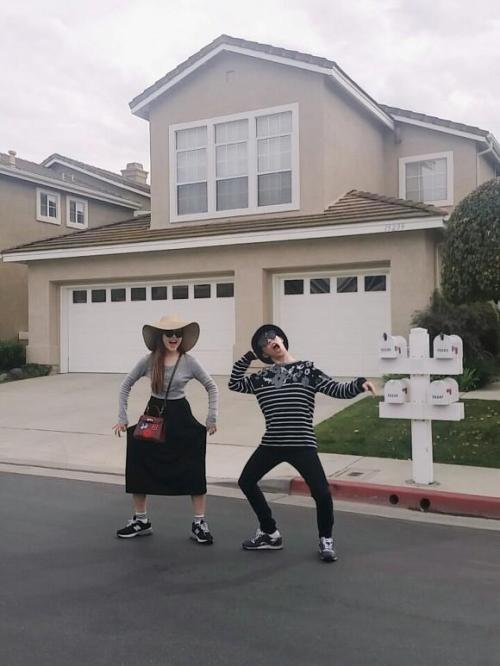 akmunews: Unseen pics of AKMU in California! note: this was a gift for fans. It was posted in their 