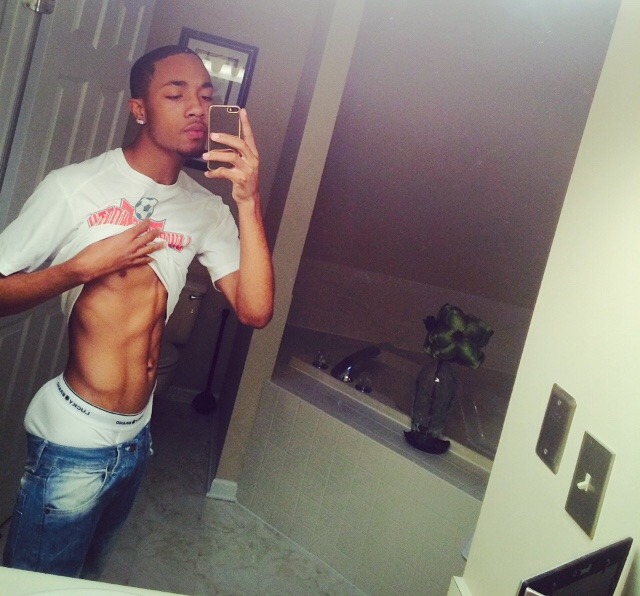 yo-step-daddy:  trillkhvil:  Guess who’s back 😘 kik me khailw_  ( trillkhvil