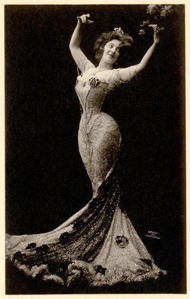 fashionologyextraordinaire:Anna Held, 1902 Source: pinterest.com
