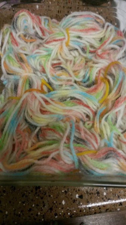 Dyeing yarn in rainbows with Kool-Aid. One speckled, two rainbows with white in between, and one sol