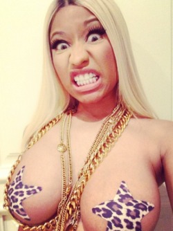 omgpriyarai:  chokesngags:   sonnn   Nicki