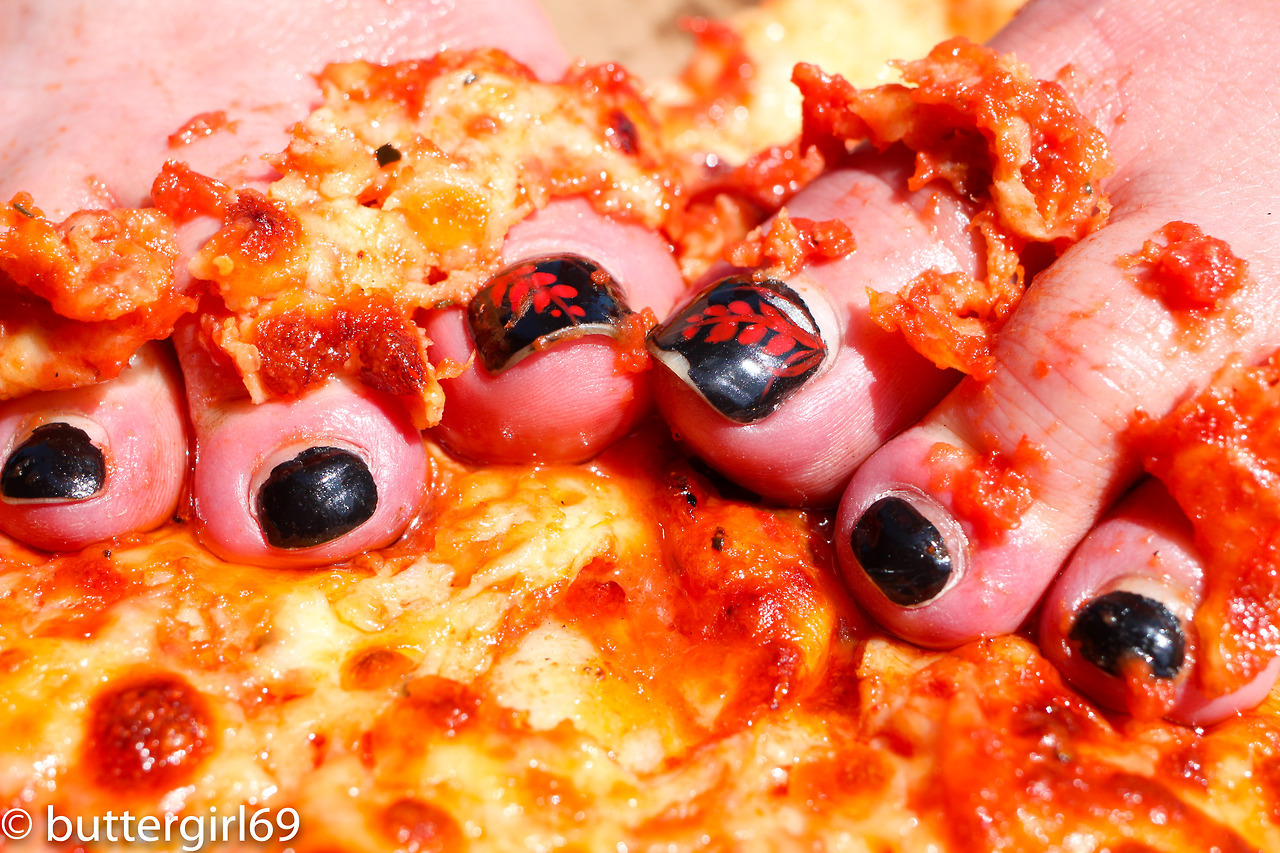 buttergirl69:  pizza feet..@buttergirl69