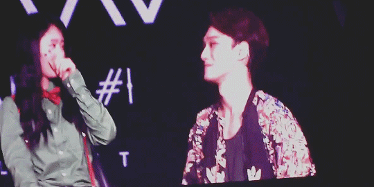 exoxoolf:  Jongdae’s body roll to the lucky fan in Osaka     141224 