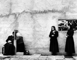 ecgdesign:  John Gutmann, The Confessional, Mexico, 1960