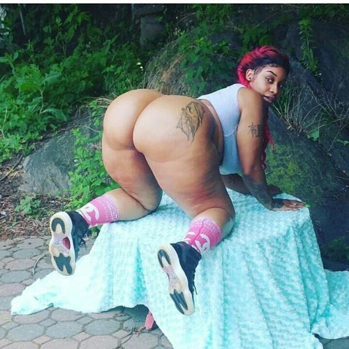 thicksexyasswomen: Smashin