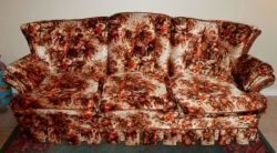 vintageeveryday:These ugly couches that everybody’s