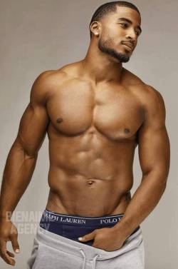 serviceforblacklatinomen:  Hot!! Sexy KINGFave   Reblog