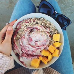 annietarasova:  Devoured this huge bowl of swirly nicecream topped with frozen mango chunks and granola for breakfast 😈 #raw #vegan Weighed myself this morning for the first time in months to find out I weigh the same as a year ago… (Which is a good