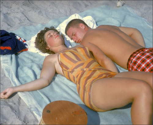 1950sunlimited:Teenage couple sunbathing, 1960Leonard McCombe