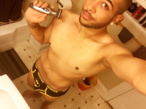 nerdy-little-leo-gaymer:  I don’t know about you, Ms. Kitty, but I feel so much more…yummier