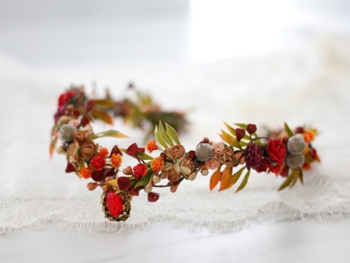 sosuperawesome:Elfin Tiaras Lola White on EtsySee our #Etsy or #Crowns tags