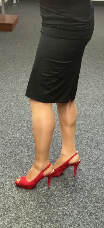 tammyslegs: Me, sexy legs in heels and pantyhose, Kisses Tammy