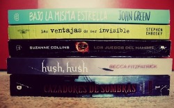 awesome-charlie-universe:  Libros :3 | via Tumblr on We Heart It. 