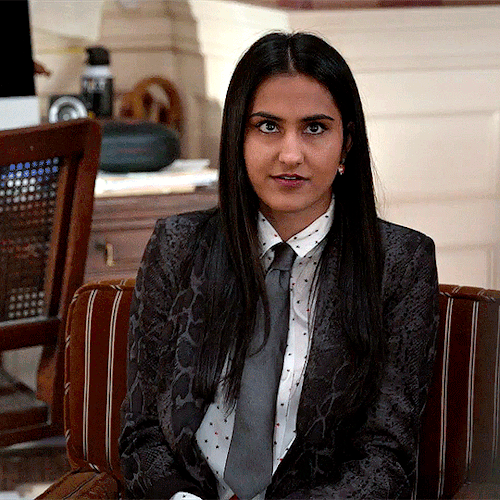 femalescharacters: Amrit Kaur as Bela Malhotra The Sex Lives of College Girls 1.08 | The Surprise Pa