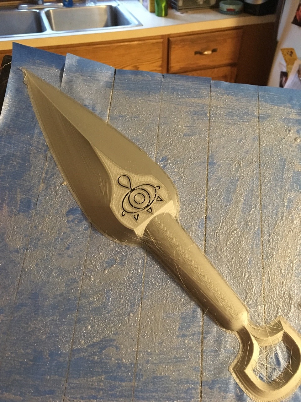 Decided awhile ago that I wanted to cosplay Sheik, so I commissioned the kunai on