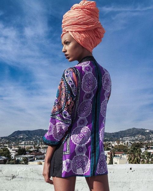 Eccentric @shamayim #2FroChicks #headwrap #turban #teamnatural #BlackGirlMagic #blackgirlsrock #Mela