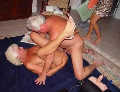 sexygranniesimages:  nude milf   hi dear did,nt expect you in tonight 