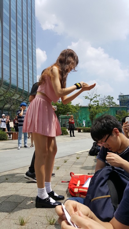 fullofsinb:  i love these pics so much, she looks so casual and beautiful 😣🌸