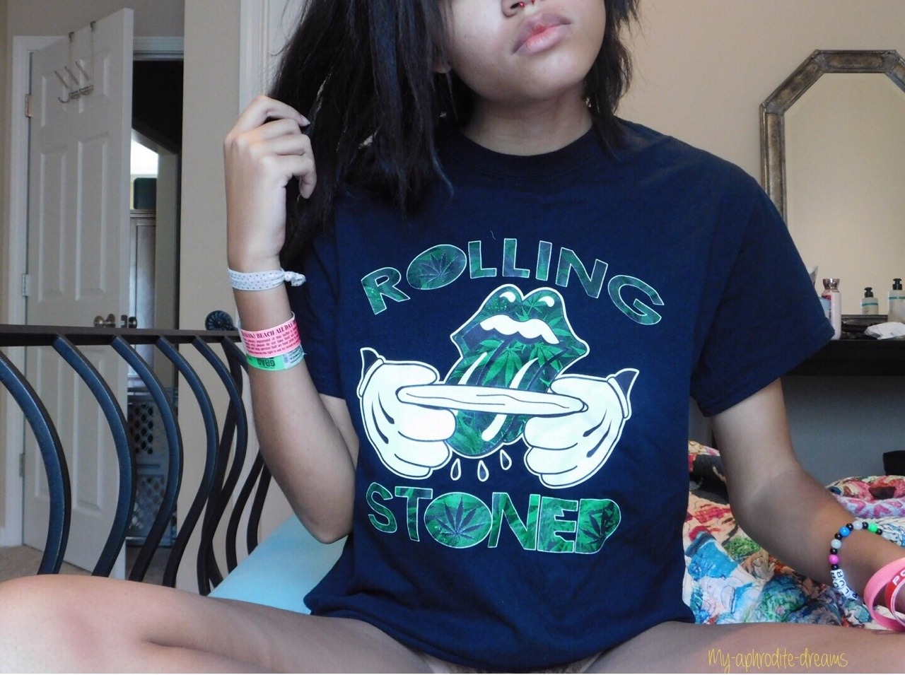 my-aphrodite-dreams:  Blunts big, titties little