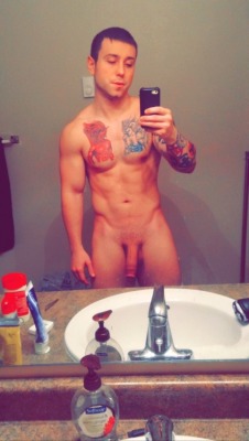 guyswithiphones-nude:  Guys with iPhones http://ift.tt/1bHkUpB