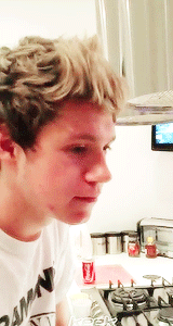 niamrockme:  @Joey Cottle:”Niall and Josh try my HOT curry…disappointment! 
