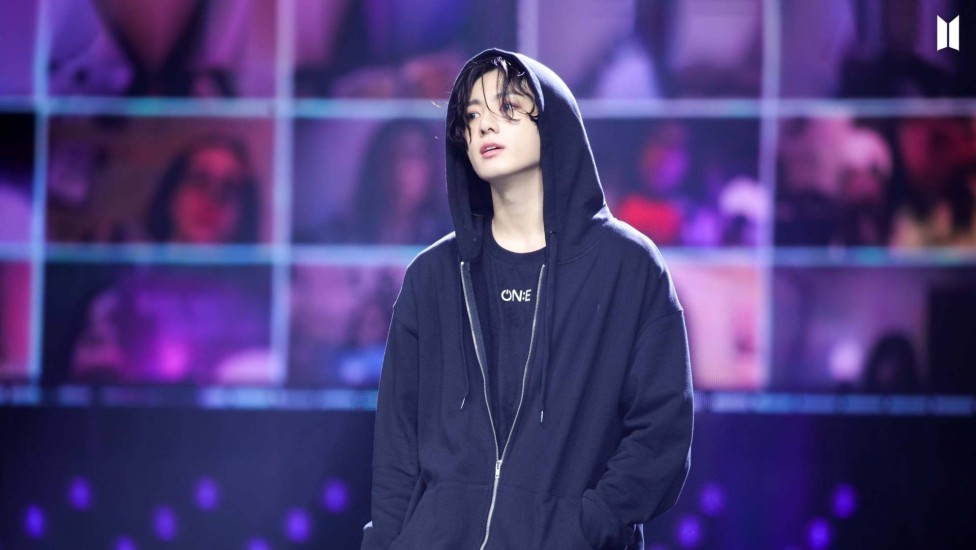 Jungkook, do BTS, testa positivo para Covid-19 após chegar aos EUA
