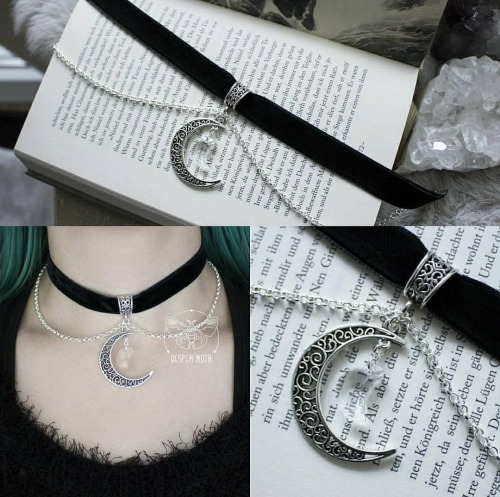 The Crescent Moon Choker (worn by me in the second picture ▶️ swipe) It&rsquo;s in stock now ✨ l